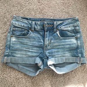 AE Light wash denim shorts SZ 2 midi